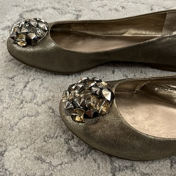 Antonio Melanie gold flats with round jeweled detail Size 7.5M - Picture 7 of 17